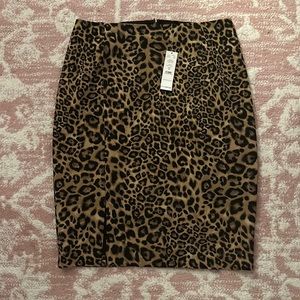 Cheetah print pencil skirt with small slit